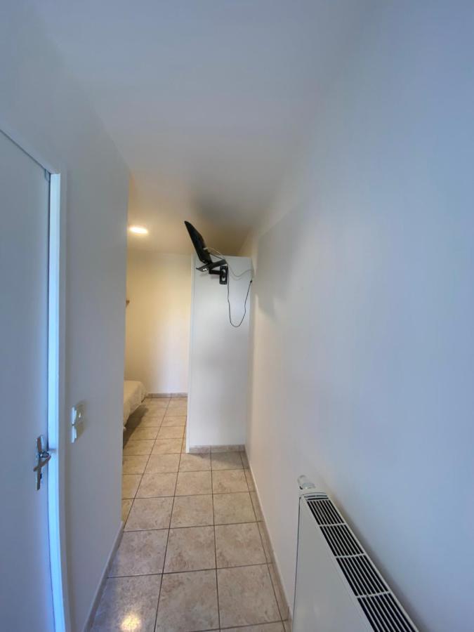 Appartement Chez K - Studio - Proche Centre - Parking à Sainte-Savine Extérieur photo
